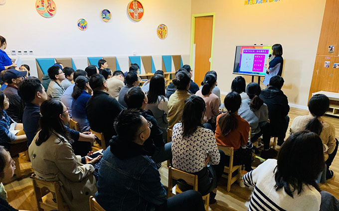 嬰智貝佳馬橋夏山園：“學(xué)習(xí)做孩子的情商教練”和孩子共同成長(zhǎng)